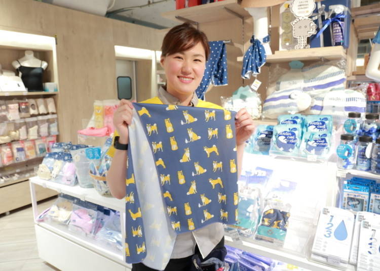 アウトドアで活躍する冷感タオル
「COOL & UVストールタオル」1500円
