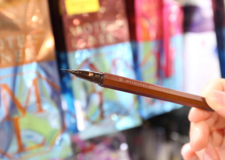 #9 – “Flowfushi Mote Liner Liquid Brown Black” is Ridiculously Popular and Ridiculously Great! (1,500 yen)