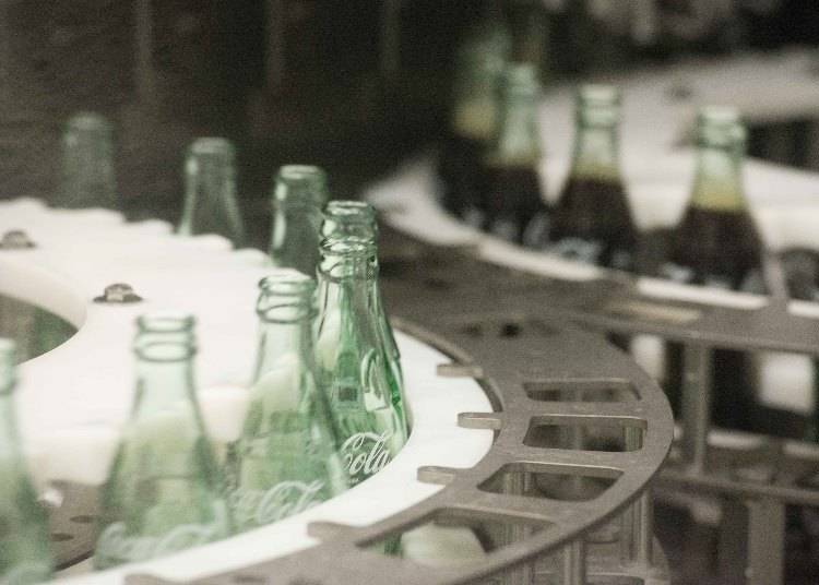 これぞ工場見学の目玉!工場ならではの製造ラインの様子を間近で見られる!