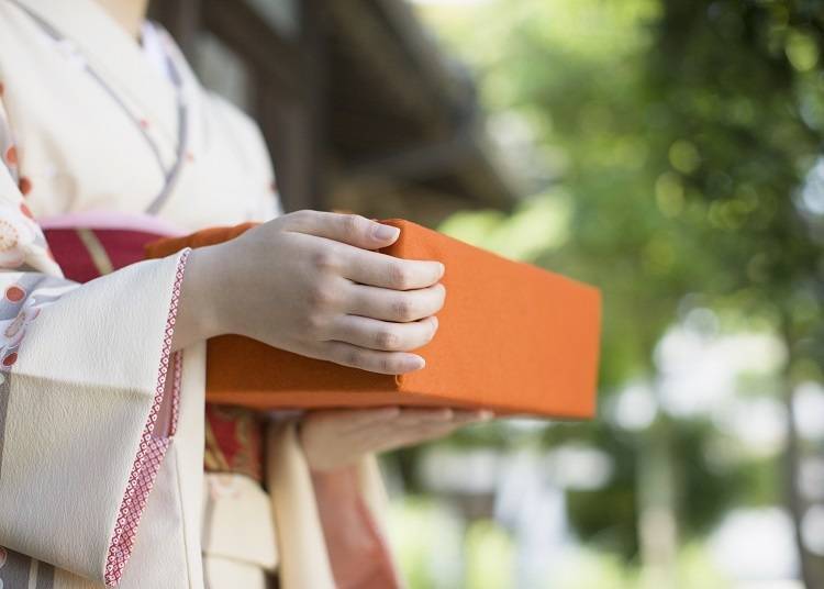 日本の風習「手土産」とは?