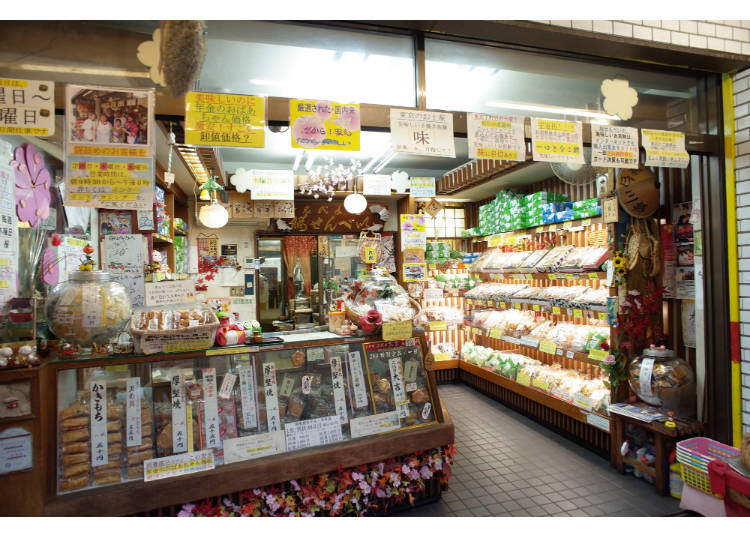 Gourmet Spot #2 - Minowabashi: Savor the flavor of senbei rice crackers grilled by hand at Sakura Senbei