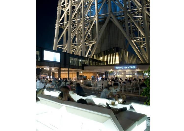 Tokyo Skytree Town’s “Let’s Look Up” Beer Garden: Drinking Under Tokyo’s Modern Symbol!