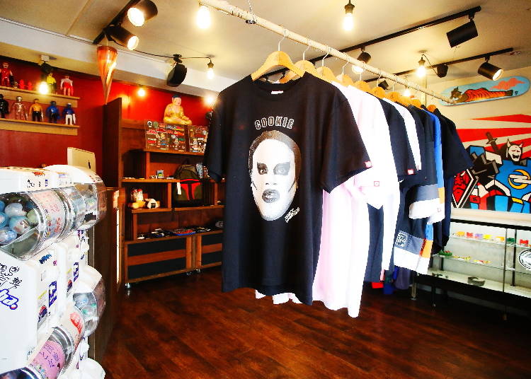 さっそく、鷹の爪ショップへ入店!