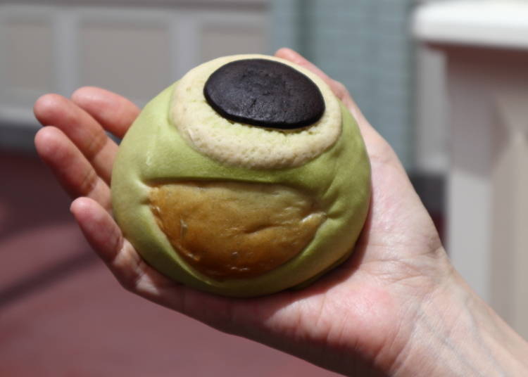 Enjoy the Rich Flavor of Melon! Mike Melon Bread, 300 yen