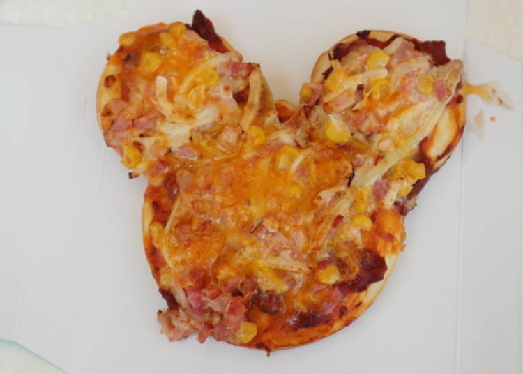 Mickey Shaped Authentic Pizza, 500 each yen