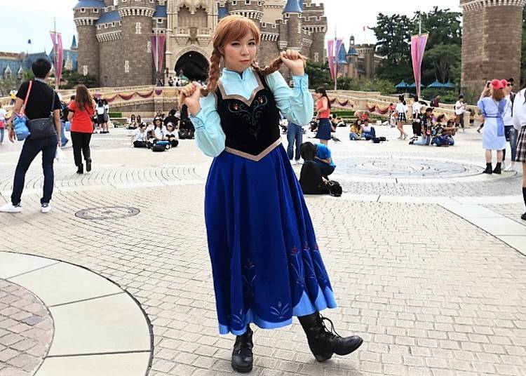 Tina from Hong Kong Visits Friends in Japan