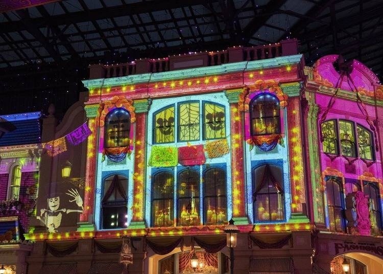 Nostalgic Songs Galore at Tokyo Disneyland! Enjoy the Halloween Version of the “Celebration Street”