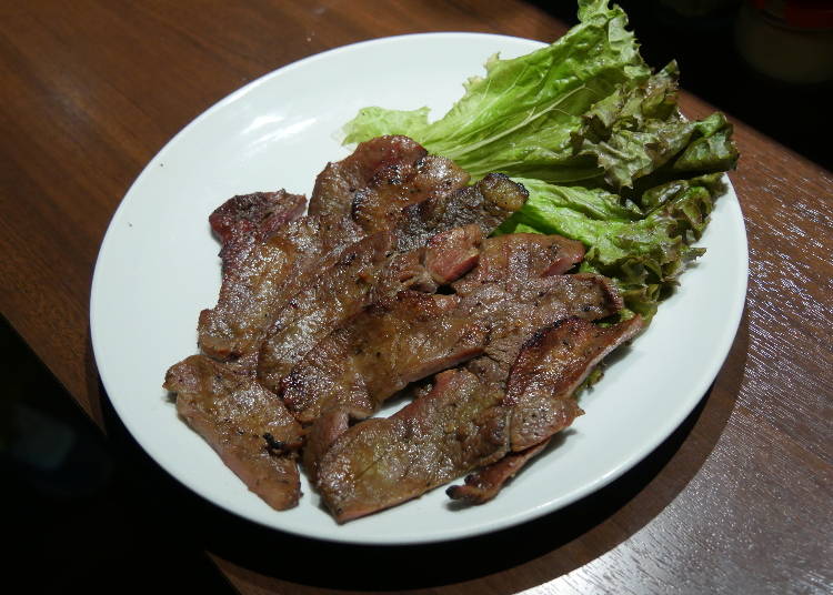 今日のお肉は、肉厚な「特製たれ仕込み牛たん焼き」から!