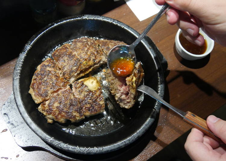 肉汁と肉のボリューム感、言うことなしの「100%ビーフ肉塊ハンバーグ」!