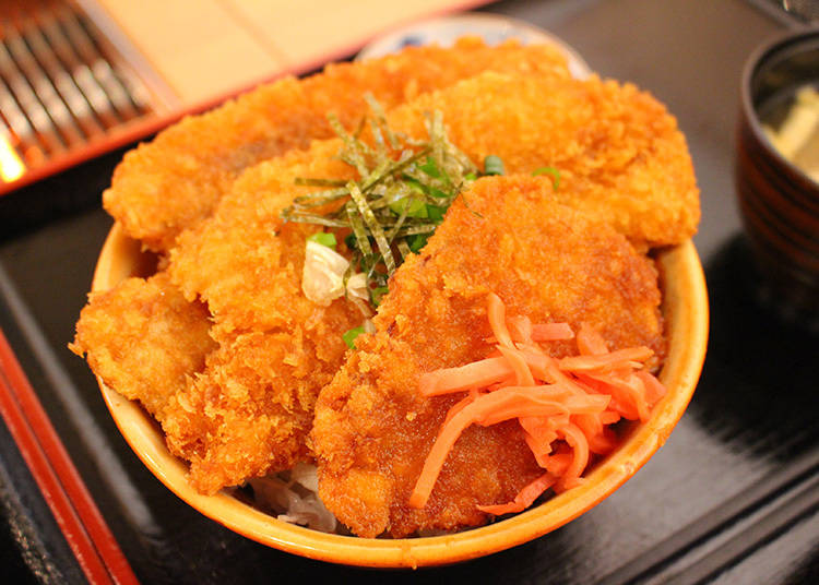 グルメな秩父の写真攻略法①:わらじカツ丼はボリューム感を狙って