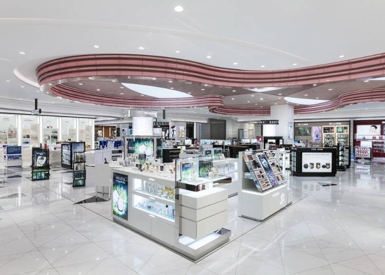 A Rich Assortment of Products on Both 8F and 9F