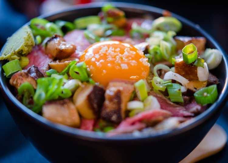 5위 날계란과 함께 먹는 밥 “卵かけご飯(타마고카케고한, 계란 얹은 밥)”