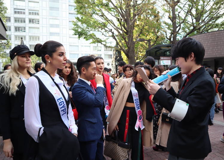 메인 로드를 걸으며 노점도 소개.