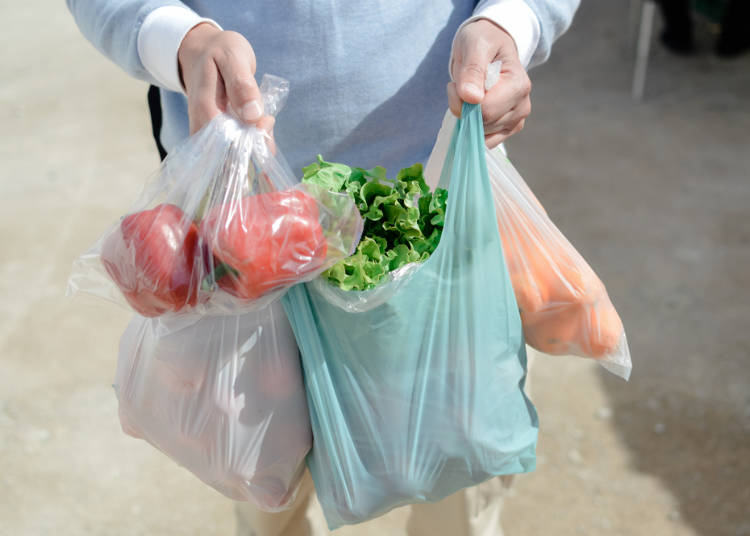 1.生鮮食品を買う時に、ビニール袋に入れてくれる