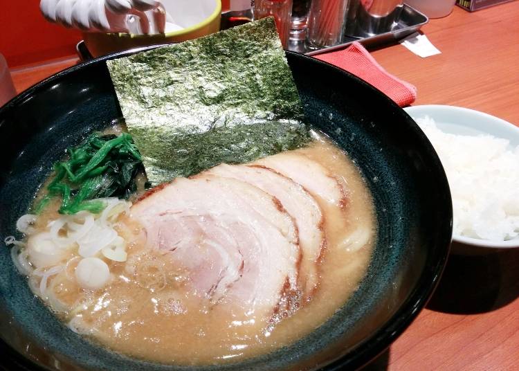 ラーメンとライスを一緒に食べる!