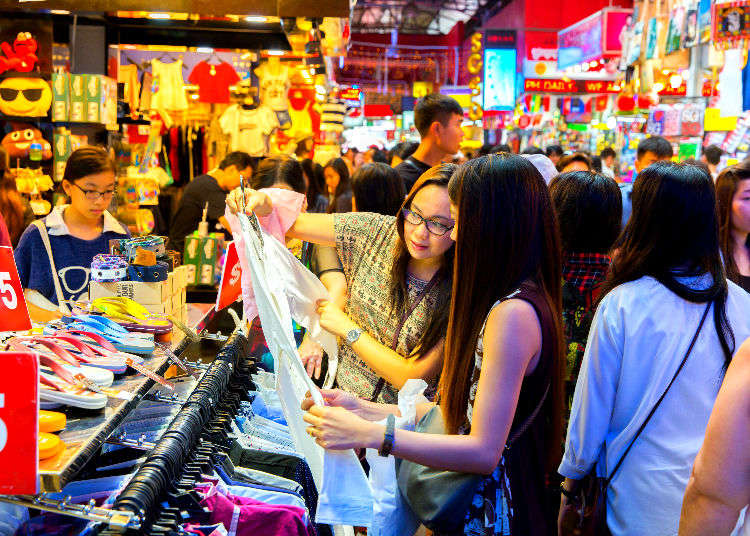 Japanese 101: Helpful Phrases to Know Before Going Shopping for Clothes