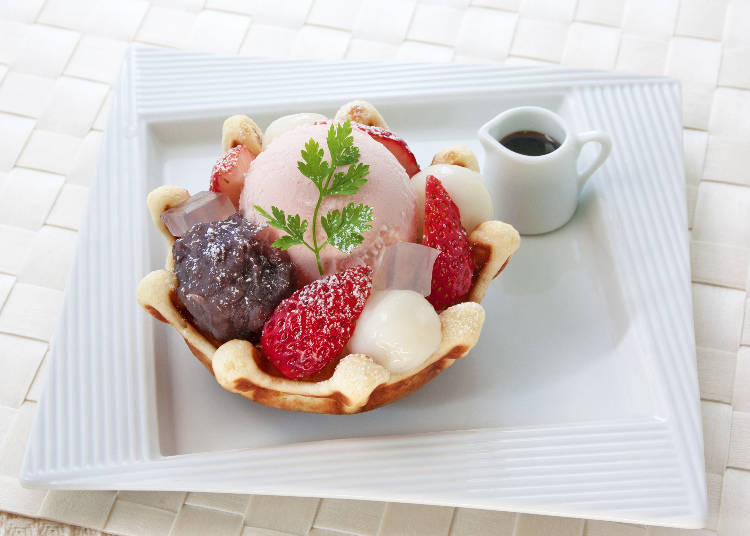 5. Shinjuku Nakamuraya: East Meets West with the "Sakura Anmitsu Waffle"