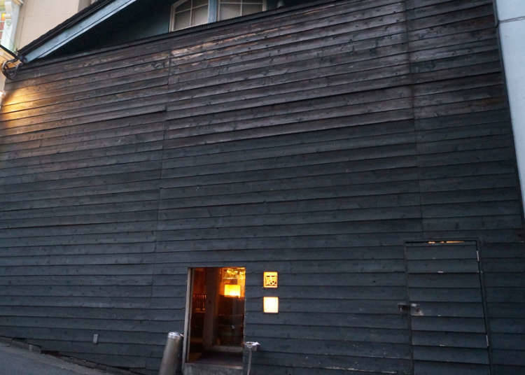 24. Drink and eat with the surroundings of traditional Tokyo in a unique izakaya