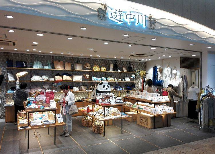 エキュート内で日本ならではの布を使ったこだわりのグッズが買える「遊 中川」
