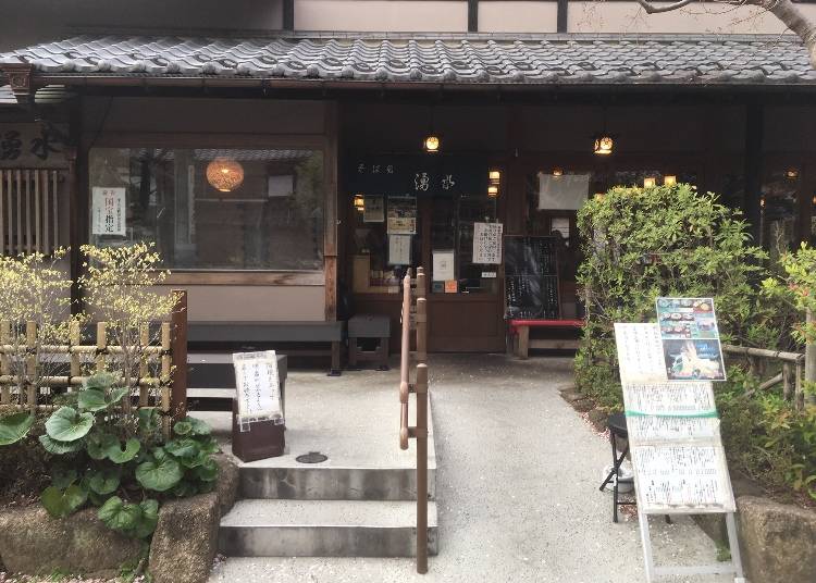 手打ちの9割そばが人気!行列の絶えない「湧水(ゆうすい)」