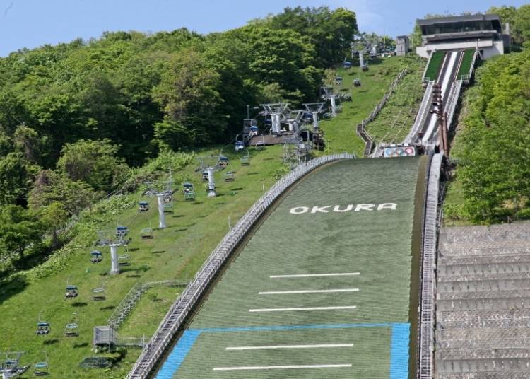 【札幌観光スポット5】スキージャンプ選手気分!「大倉山展望台」で絶景とスリルを