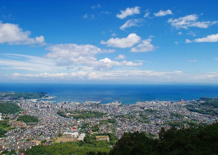 Spectacular City View from Above: The Otaru Mt. Tengu Ropeway