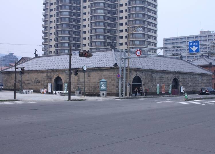 2)周游街道之前先到「小樽市观光物产广场」收集信息