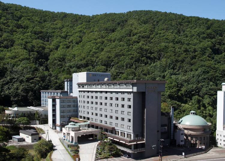 2. Two baths with character: one for viewing a waterfall and the other Roman style! Noboribetsu Grand Hotel