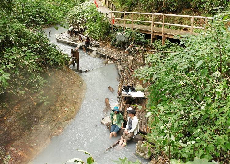 River Oyunuma Natural Footbath: Enjoy a footbath in a hot spring river!