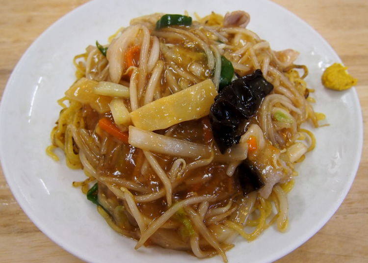 Otaru cuisine No. 2: Ankake Yakisoba and Niwatori no Hanmi-age
