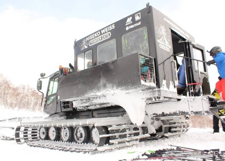 ■ Boarding the cool-looking black CAT before setting out