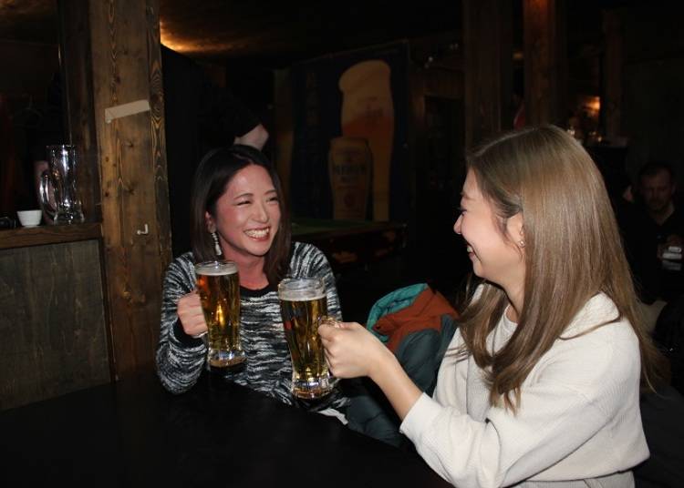 ■地元民にも観光客にも愛される魅力に溢れた「Bar moon」