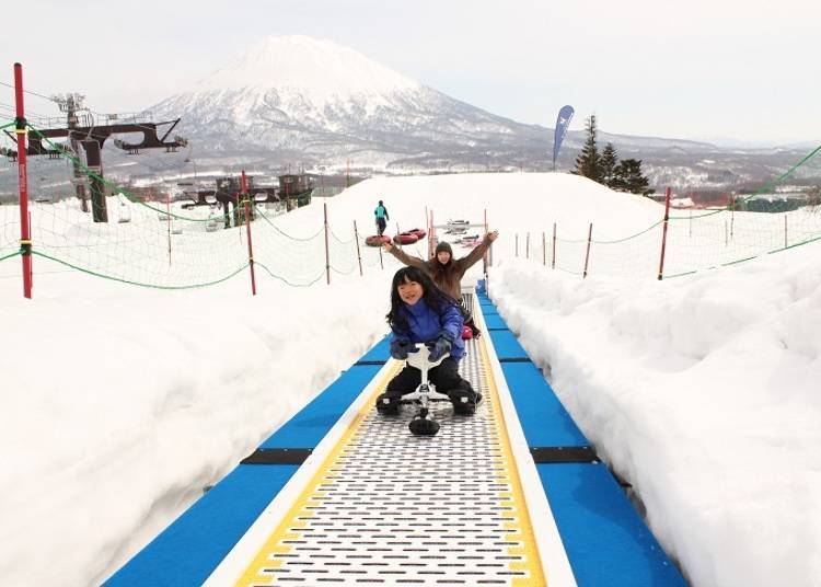 Playing in the Snow in a Large Isolated Area! Grand HIRAFU Kids Park