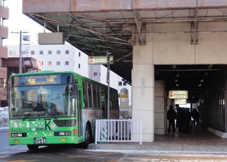 ■ The easiest way to get to the Sapporo Bankei Ski Area is by the ban.K Bus