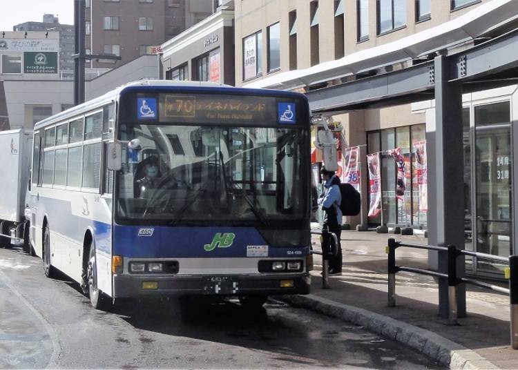 ● Take the JR Hokkaido bus of the Teine Highland Line headed for Sapporo Teine