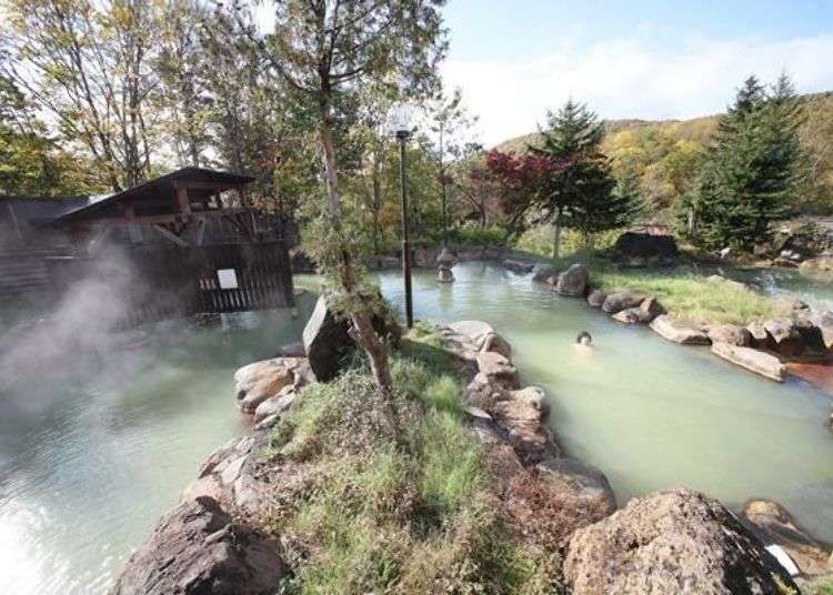 Niseko Hokkaido: 3 best hot springs in Niseko offering beautiful mountain views!