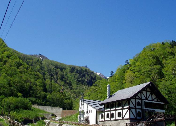 The Kurodake Ropeway invites you to the playground of the gods